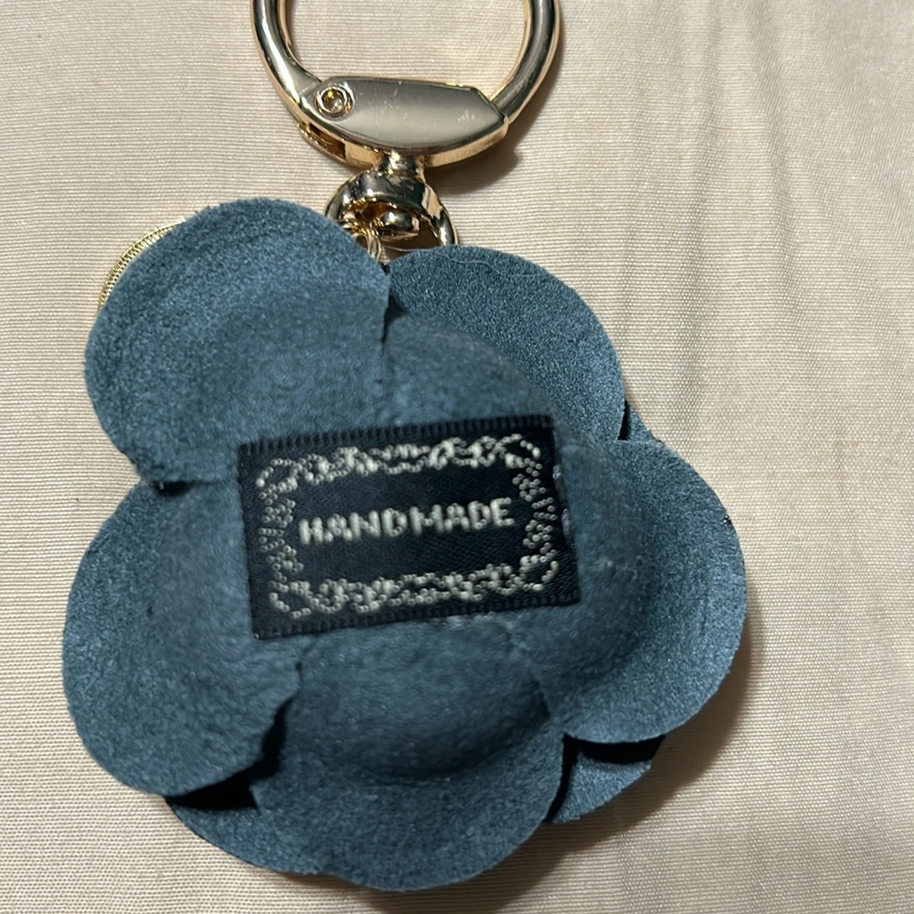 Leather Rose Keychain - Picture 2 of 3